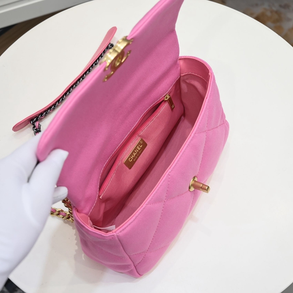 シャネルバッグ着用イメージ